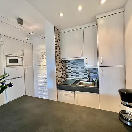 Apartment Modern Front Sea View In Benalbeach